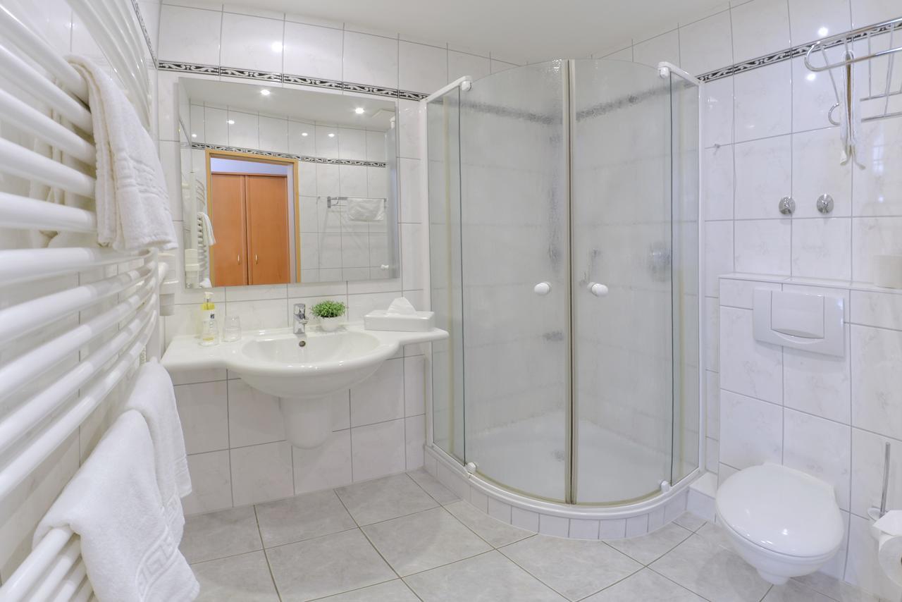 Landhotel Zur Eiche ブクステフーデ エクステリア 写真